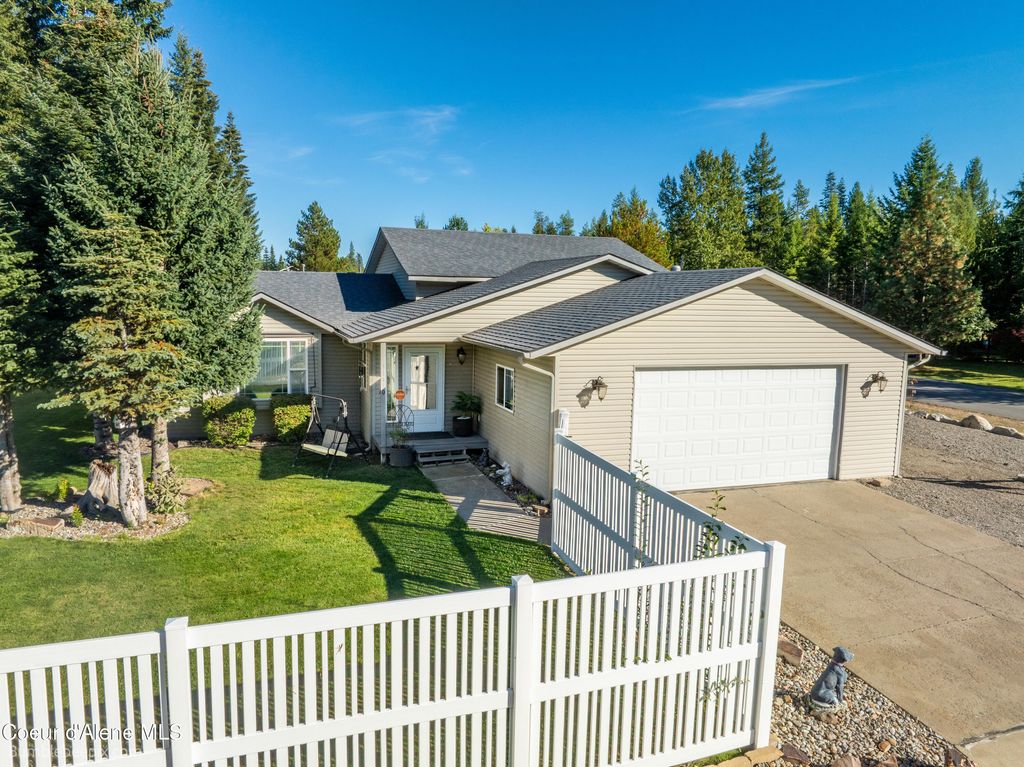 Photo of 31430 10TH Ave, Spirit Lake, ID 83869 (MLS # 25-10172)