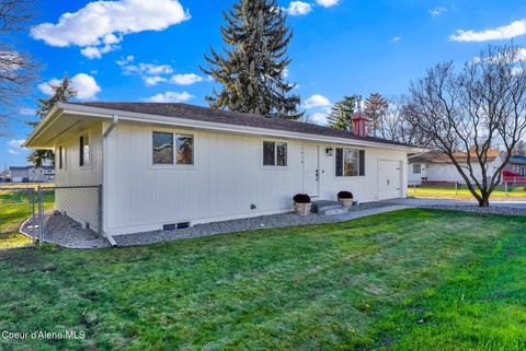 Photo of 1810 Honeysuckle Ave, Hayden, ID 83835 (MLS # 26-1556)
