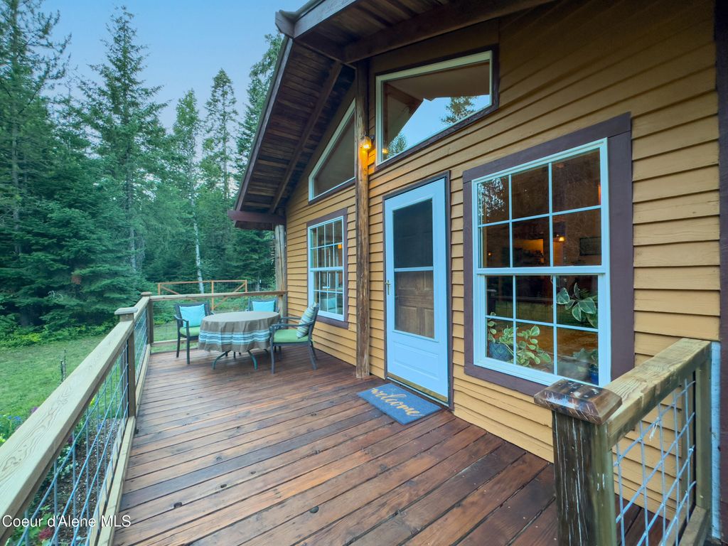 Photo of 633 Old Mill Rd Rd, Sandpoint, ID 83864 (MLS # 25-8500)