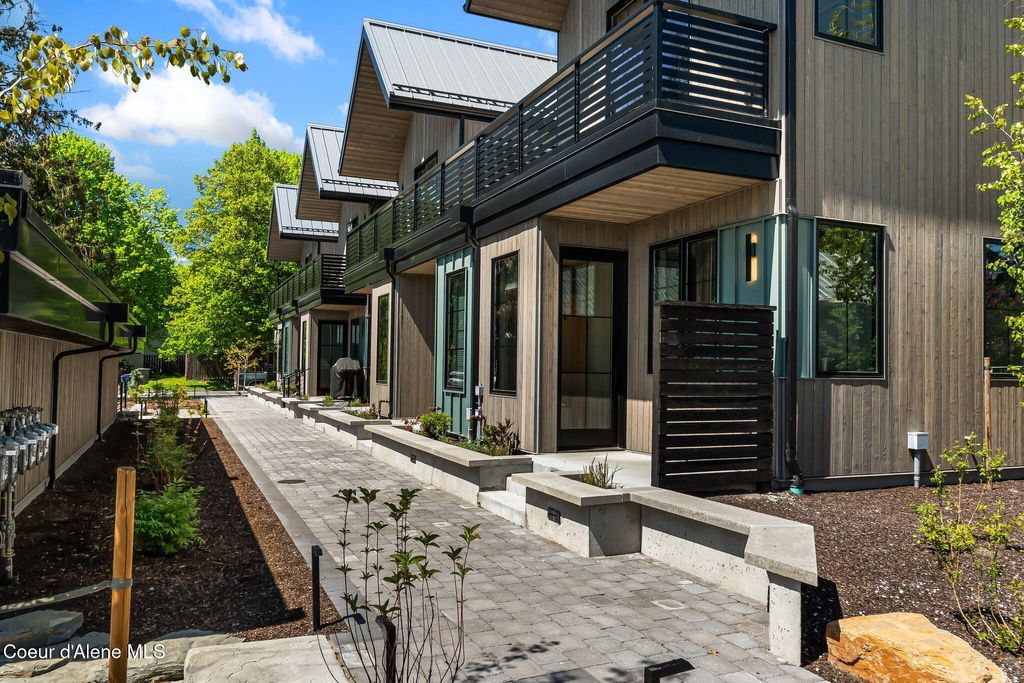 Photo of 215 Lake St, Sandpoint, ID 83864 (MLS # 26-4848)