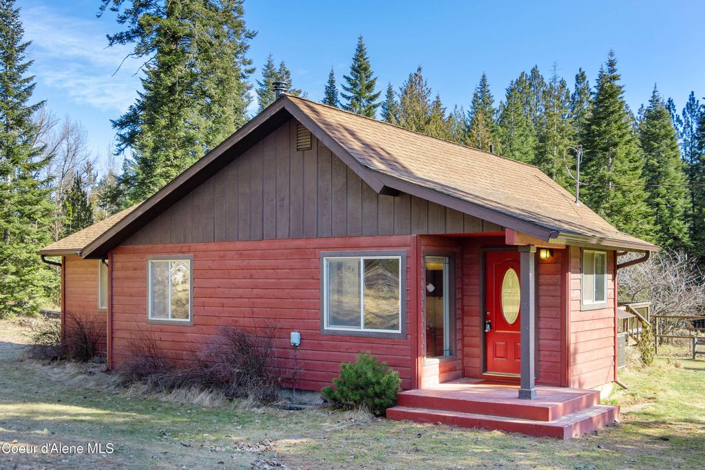Photo of 2993 North Kootenai Rd, Sandpoint, ID 83864 (MLS # 26-1941)