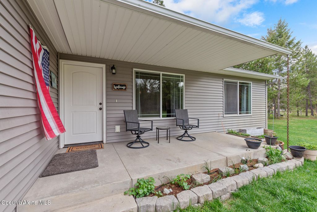 Photo of 299 Cardinal Ln, Spirit Lake, ID 83869 (MLS # 26-3955)