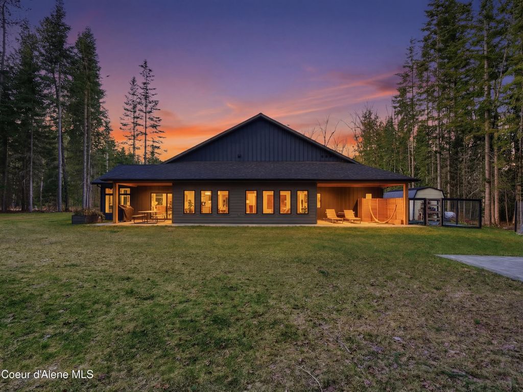 Photo of 85 Camas Dr, Priest River, ID 83856 (MLS # 26-2297)