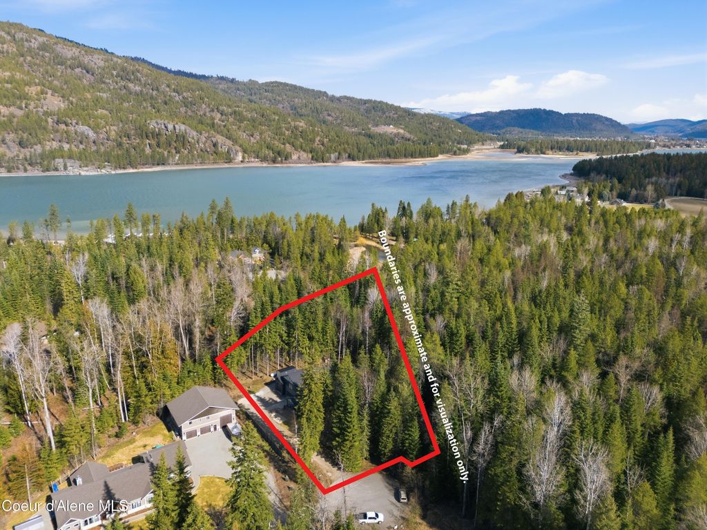 Photo of 85 Camas Dr, Priest River, ID 83856 (MLS # 26-2297)