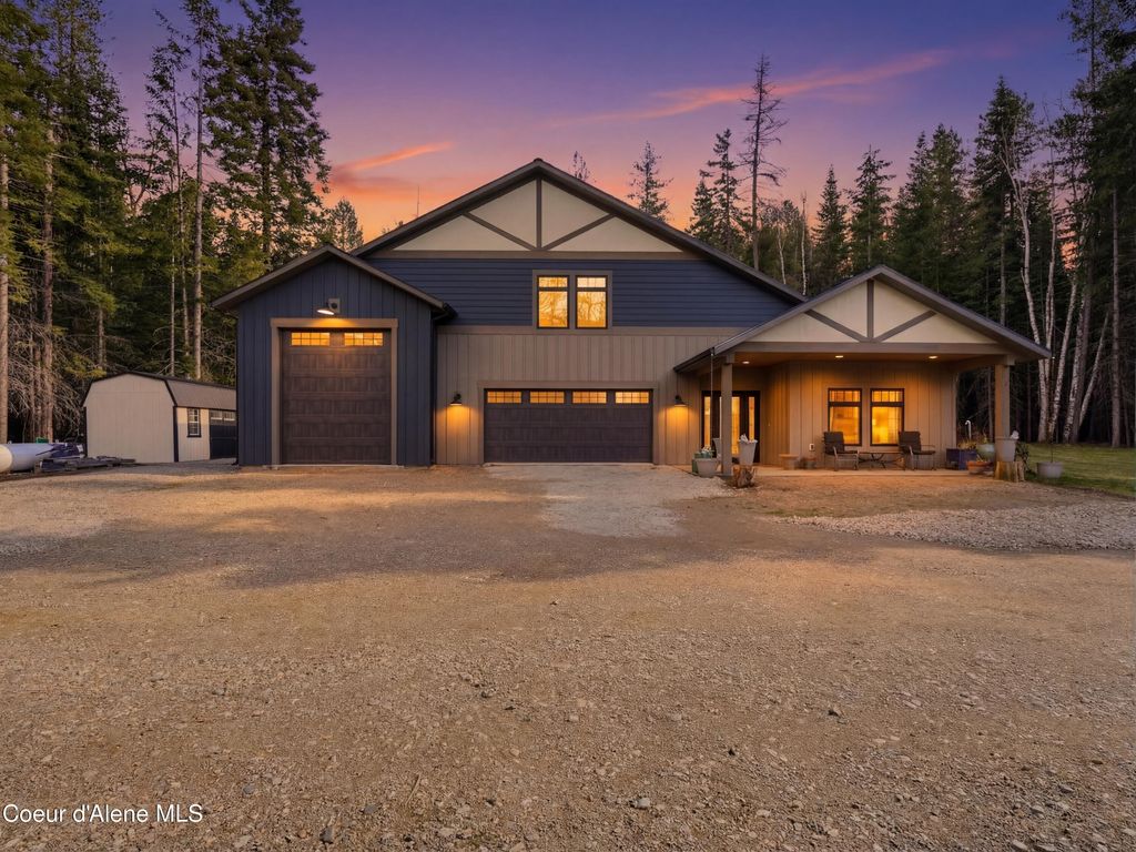 Photo of 85 Camas Dr, Priest River, ID 83856 (MLS # 26-2297)