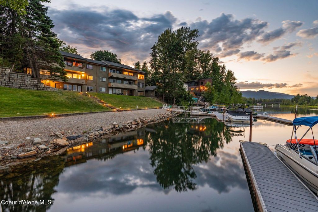 Photo of 720 3rd Ave #5, Sandpoint, ID 83864 (MLS # 26-1489)