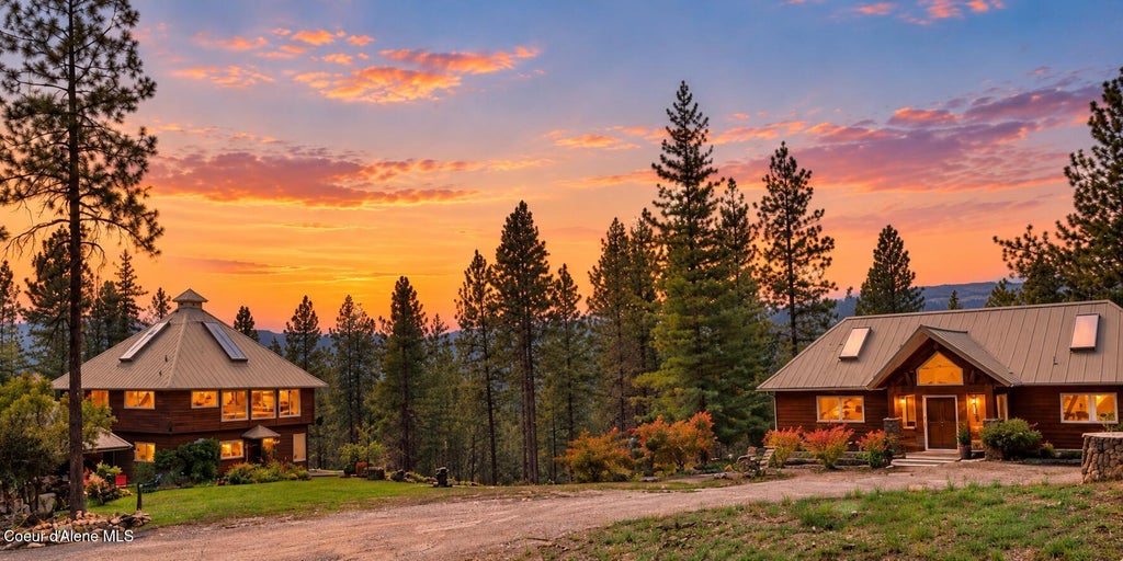 Photo of 483 Paradise, Pinehurst, ID 83850 (MLS # 26-10355)