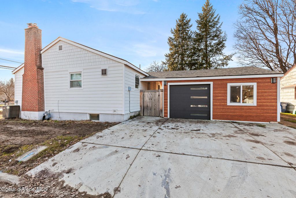 Photo of 213 Harrison, Coeur dAlene, ID 83814 (MLS # 26-3626)