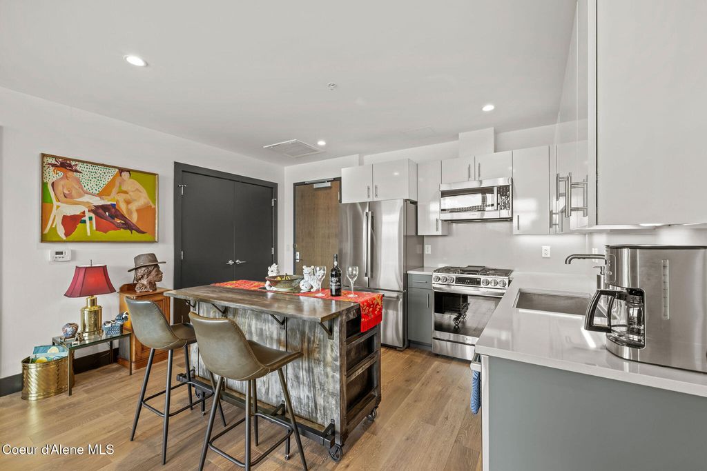 Photo of 201 1ST St #904, Coeur dAlene, ID 83814 (MLS # 26-3653)