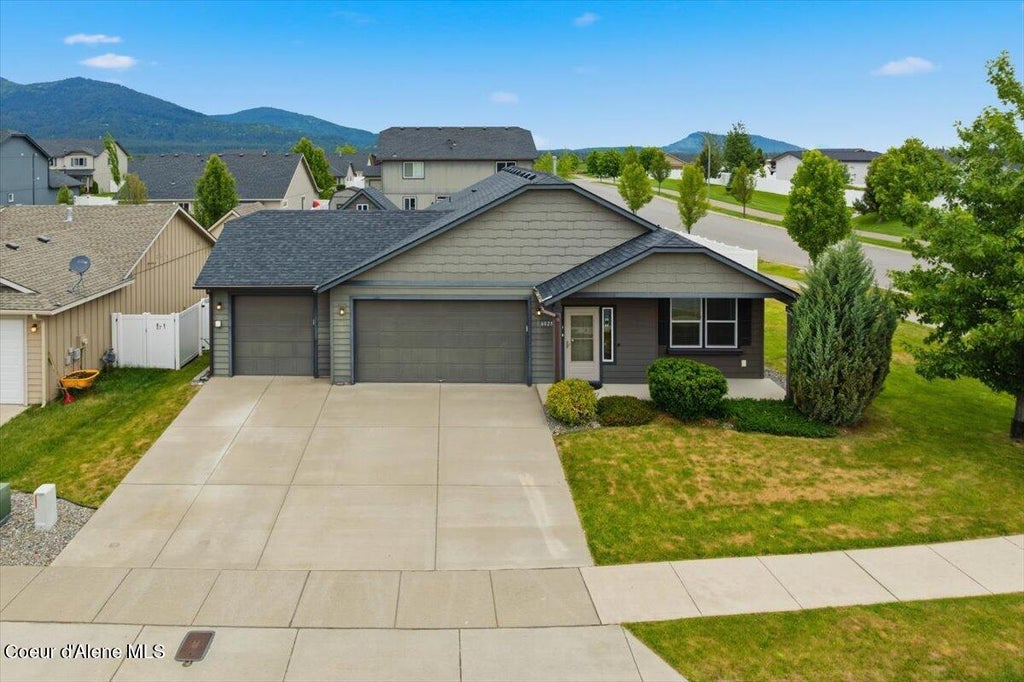 Photo of 6025 Trestle St, Rathdrum, ID 83858 (MLS # 26-5657)