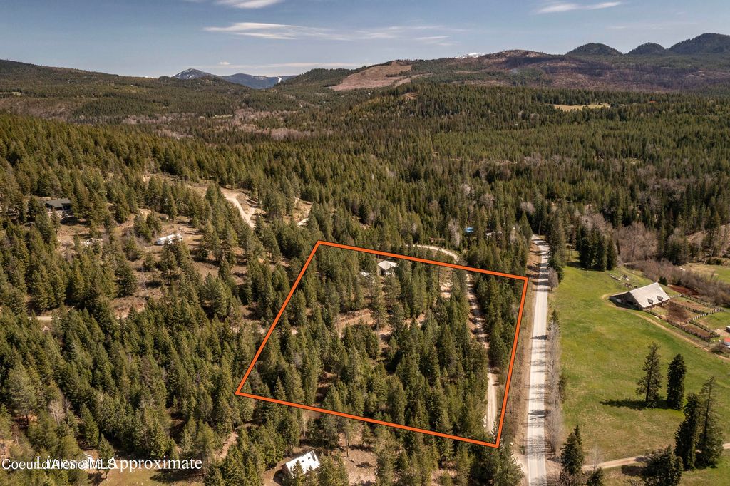 Photo of 203 Richardsons Ridge Ridge, Careywood, ID 83809 (MLS # 26-4194)