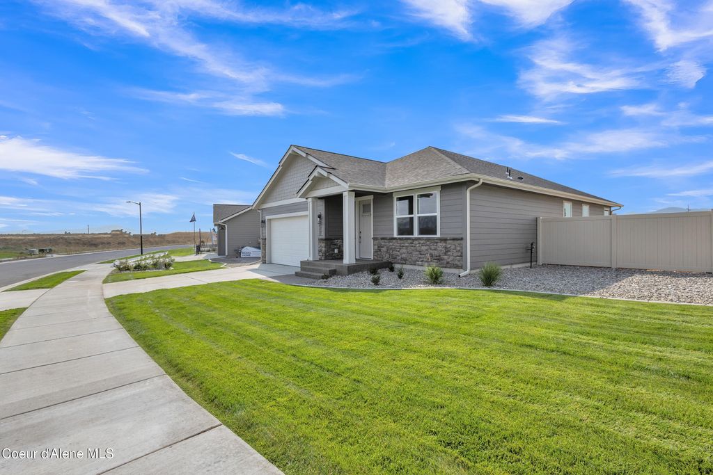 Photo of 6788 Coeur Terre Blvd, Coeur dAlene, ID 83815 (MLS # 25-10405)
