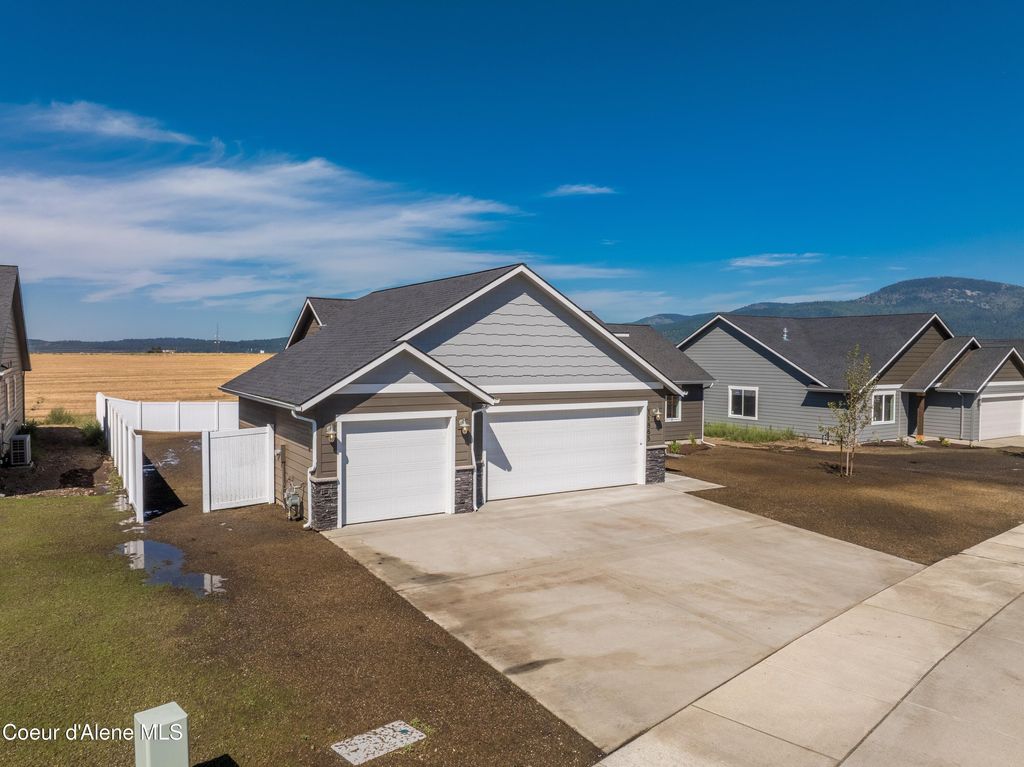 Photo of 11865 ENTWISTLE Way, Rathdrum, ID 83858 (MLS # 26-266)