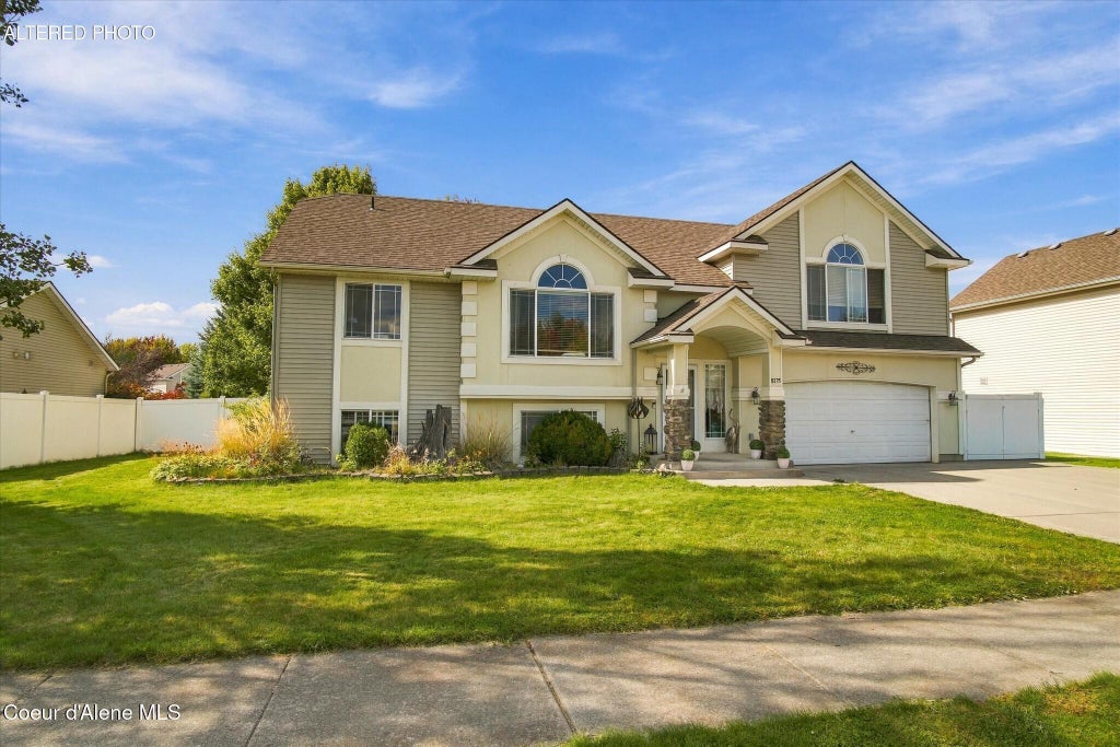Photo of 8175 Salmonberry LOOP, Hayden, ID 83835 (MLS # 26-9740)