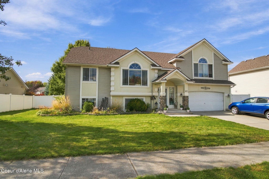 Photo of 8175 Salmonberry LOOP, Hayden, ID 83835 (MLS # 26-9740)