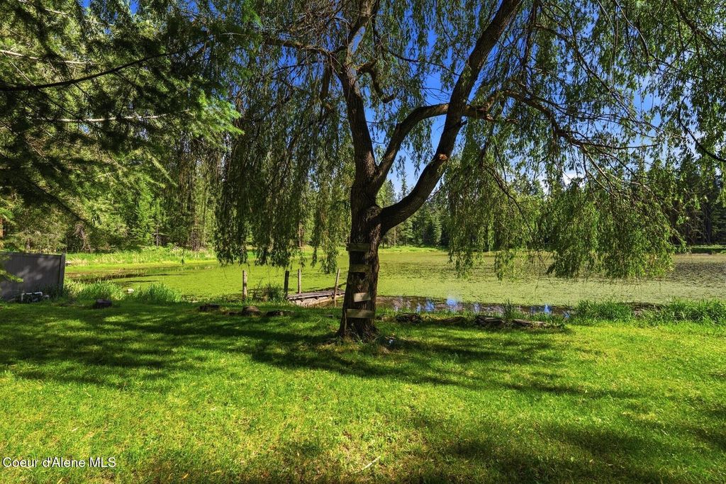 Photo of 2206 Gypsy Bay Rd, Sagle, ID 83860 (MLS # 26-6102)