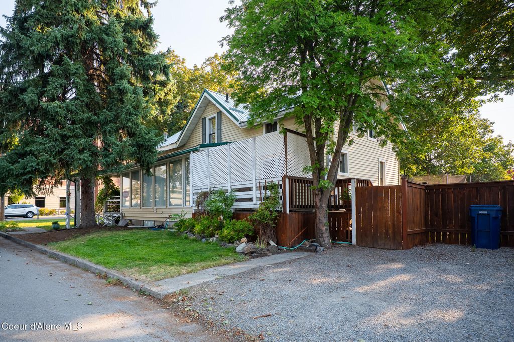 Photo of 610 Emma Ave, Coeur dAlene, ID 83814 (MLS # 25-9193)