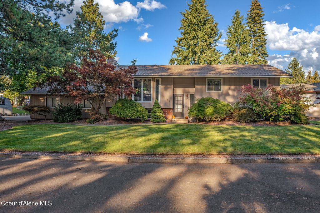Photo of 12375 PARKVIEW Dr, Post Falls, ID 83854 (MLS # 25-9780)