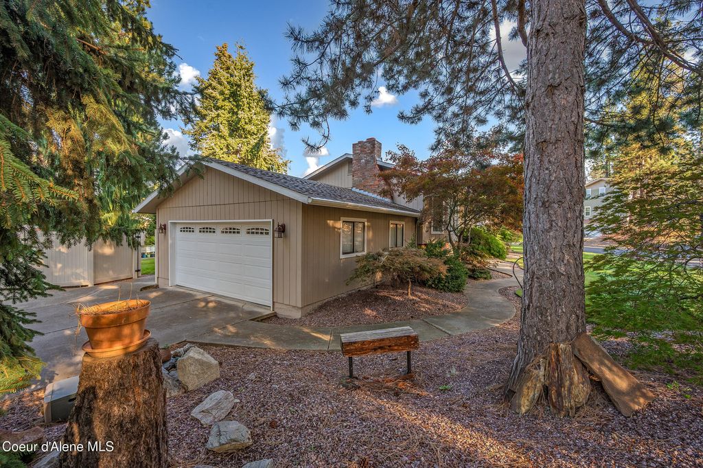 Photo of 12375 PARKVIEW Dr, Post Falls, ID 83854 (MLS # 25-9780)