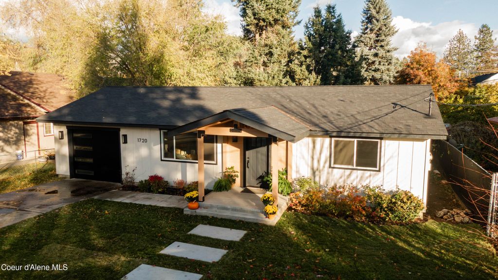 Photo of 1720 8th St, Coeur dAlene, ID 83814 (MLS # 26-543)