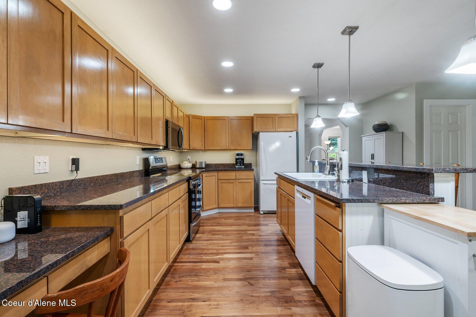 454 Brisboys Rd, Sagle, Alaska image 13