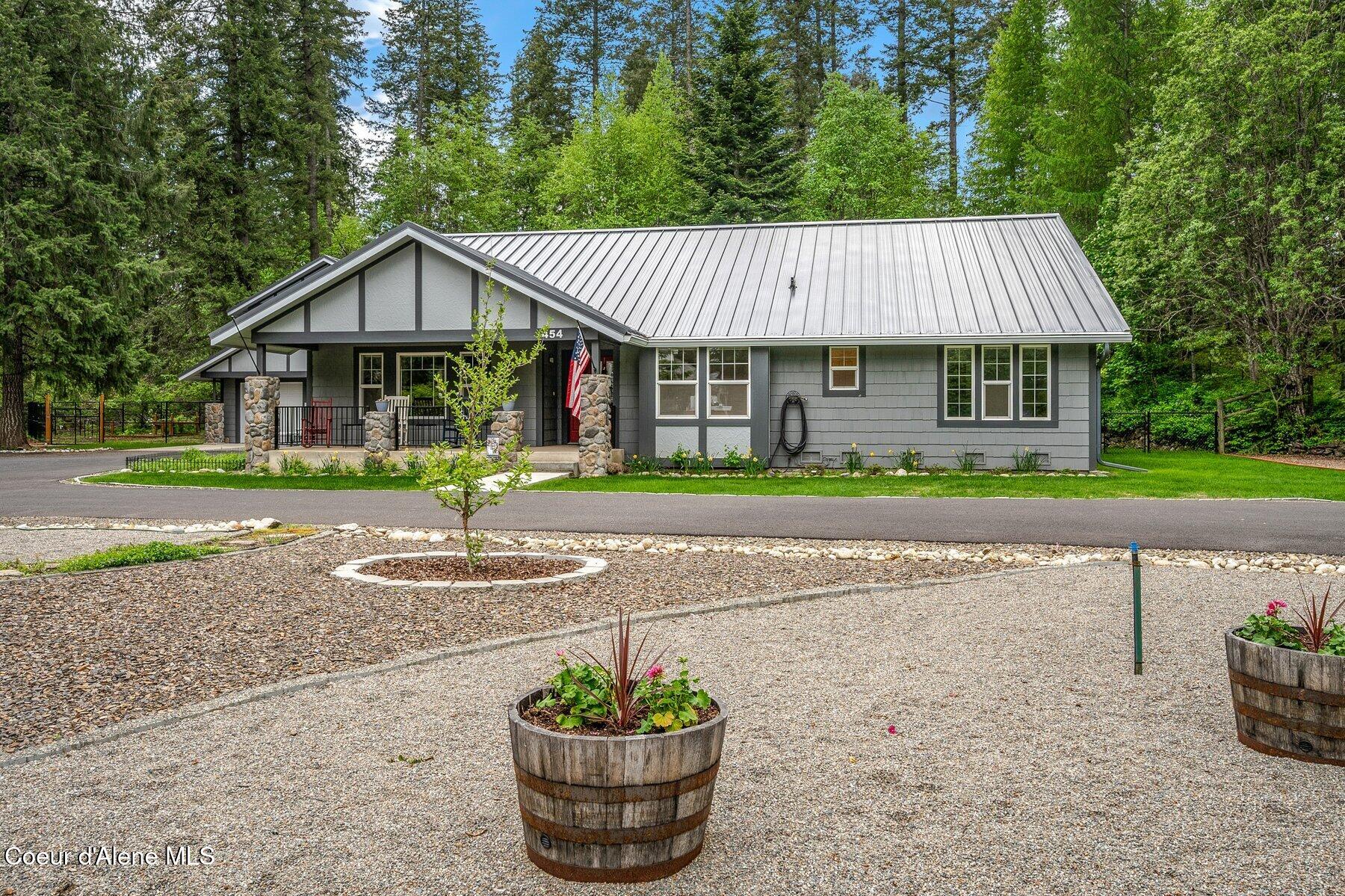 454 Brisboys Rd, Sagle, Alaska image 3