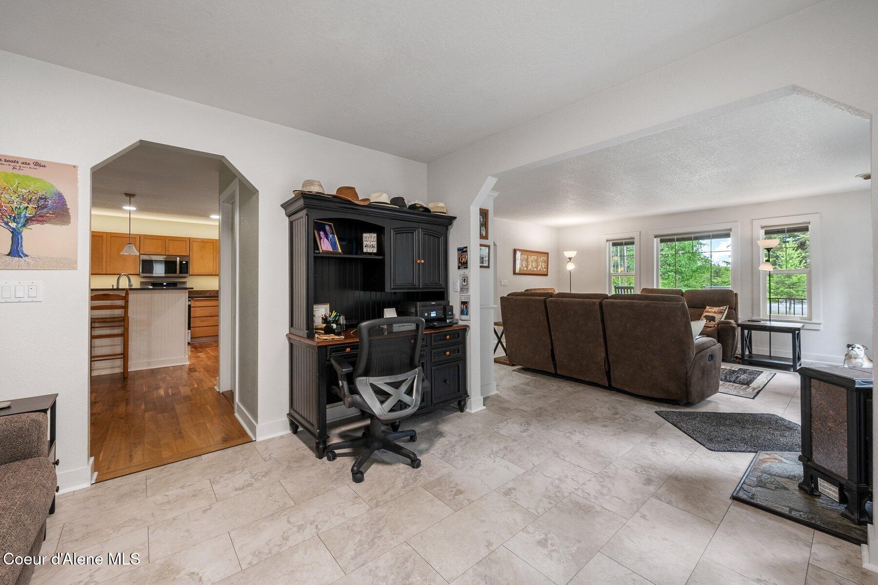 454 Brisboys Rd, Sagle, Alaska image 5