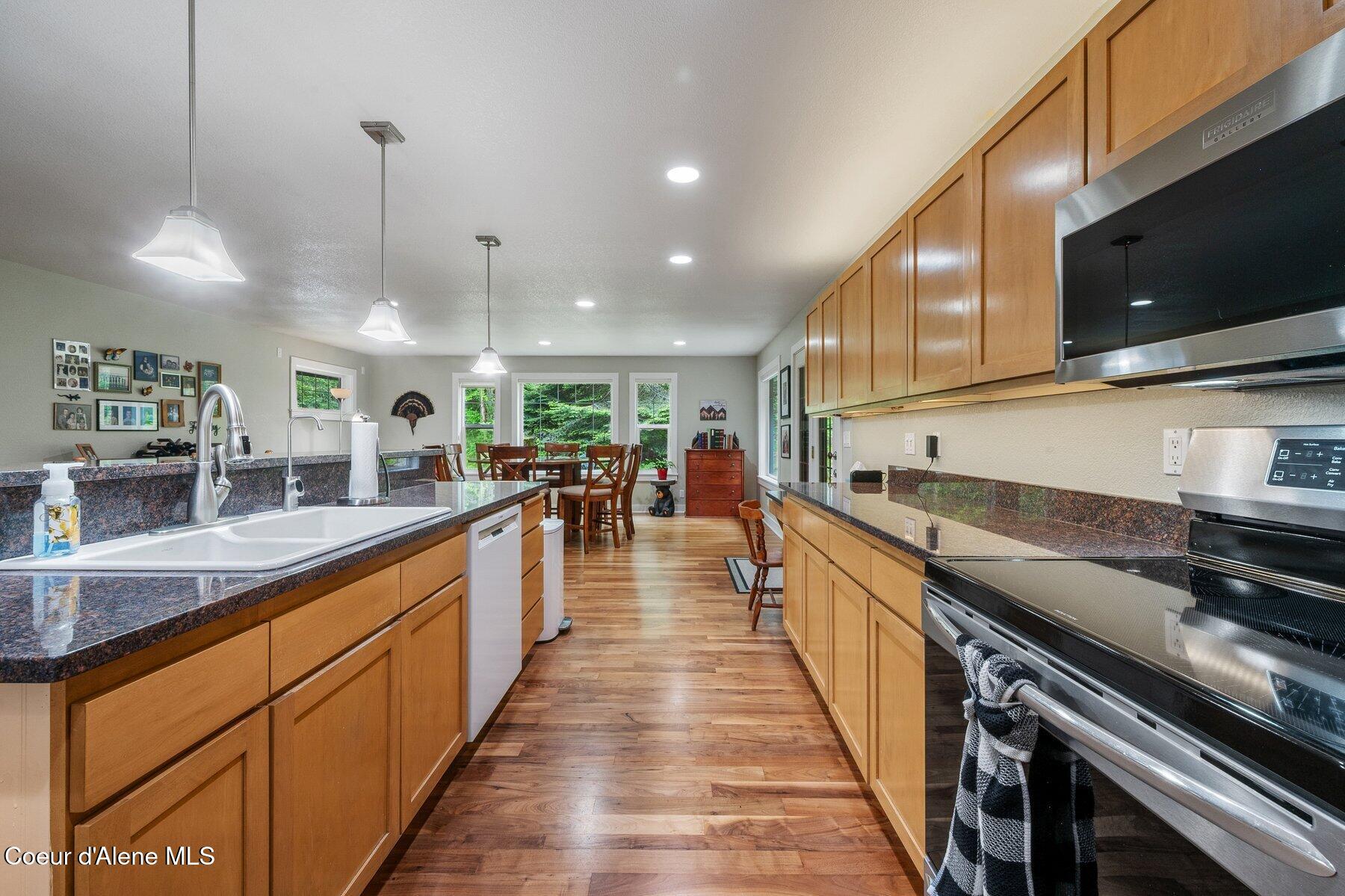 454 Brisboys Rd, Sagle, Alaska image 14