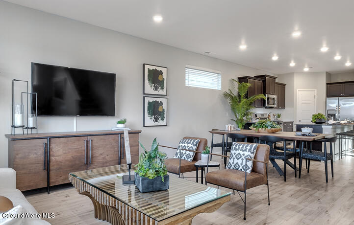 Hayden, Idaho 83835, United States, 3 Bedrooms Bedrooms, ,3 BathroomsBathrooms,Residential,Pending,51599