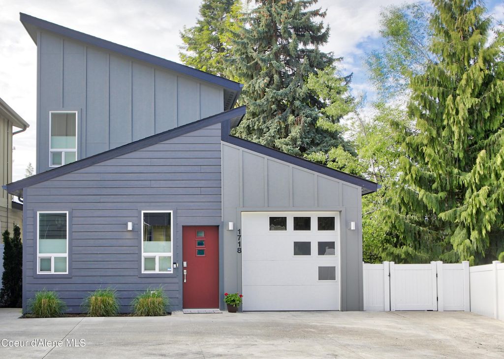 Photo of 1718 Solomon Ct, Coeur dAlene, ID 83814 (MLS # 26-4421)