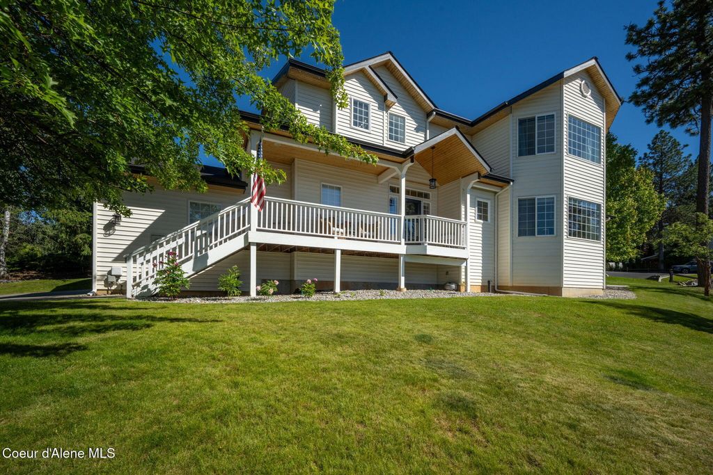Photo of 2304 GRANDVIEW Dr, Coeur dAlene, ID 83815 (MLS # 25-7946)