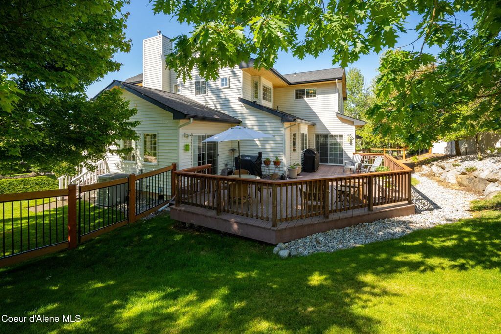 Photo of 2304 GRANDVIEW Dr, Coeur dAlene, ID 83815 (MLS # 25-7946)