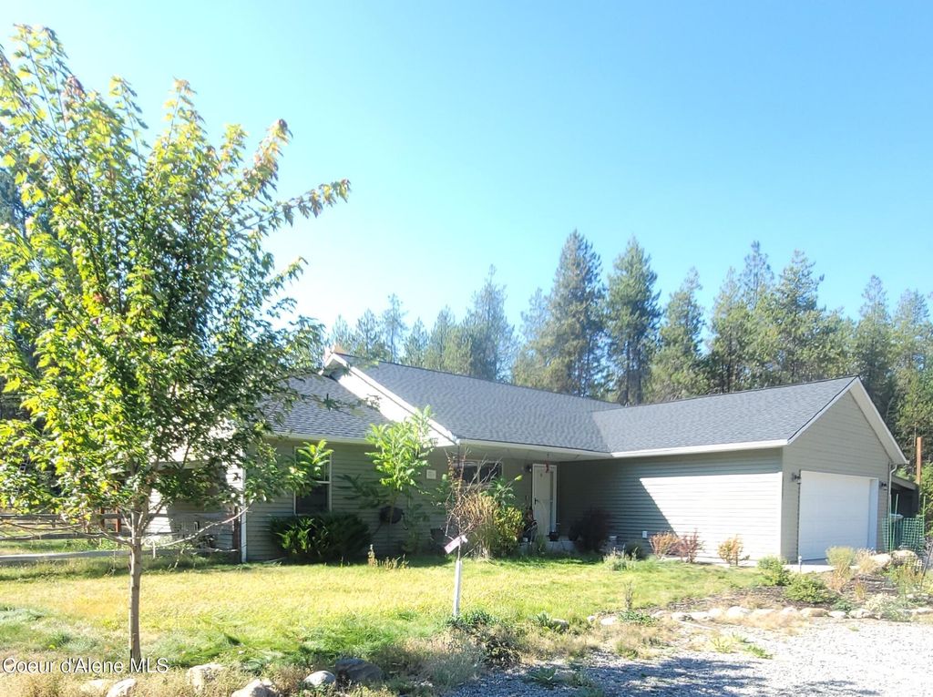 Photo of 32647 TAHOE Dr, Spirit Lake, ID 83869 (MLS # 25-9628)
