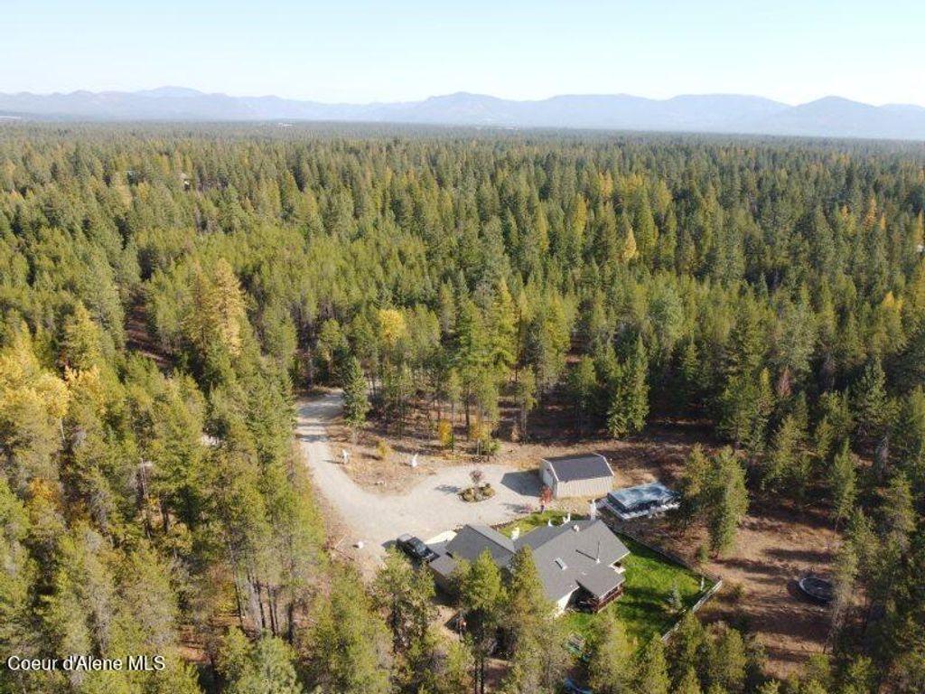 Photo of 32647 TAHOE Dr, Spirit Lake, ID 83869 (MLS # 25-9628)