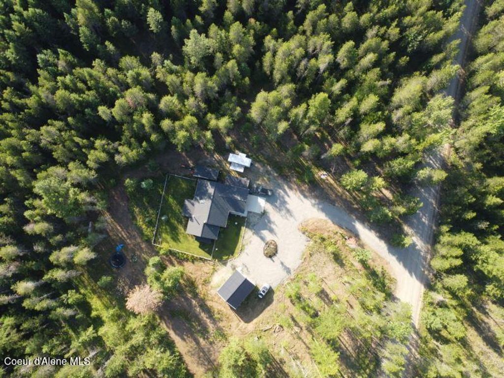 Photo of 32647 TAHOE Dr, Spirit Lake, ID 83869 (MLS # 25-9628)