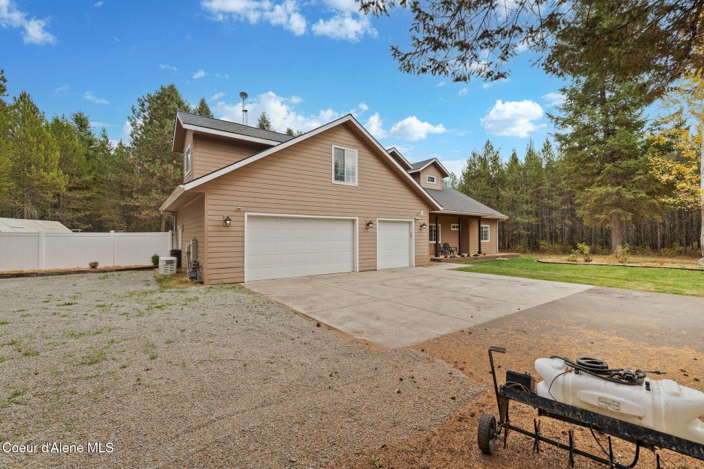 Photo of 24704 Hunters Grove Grove, Rathdrum, ID 83858 (MLS # 26-10387)