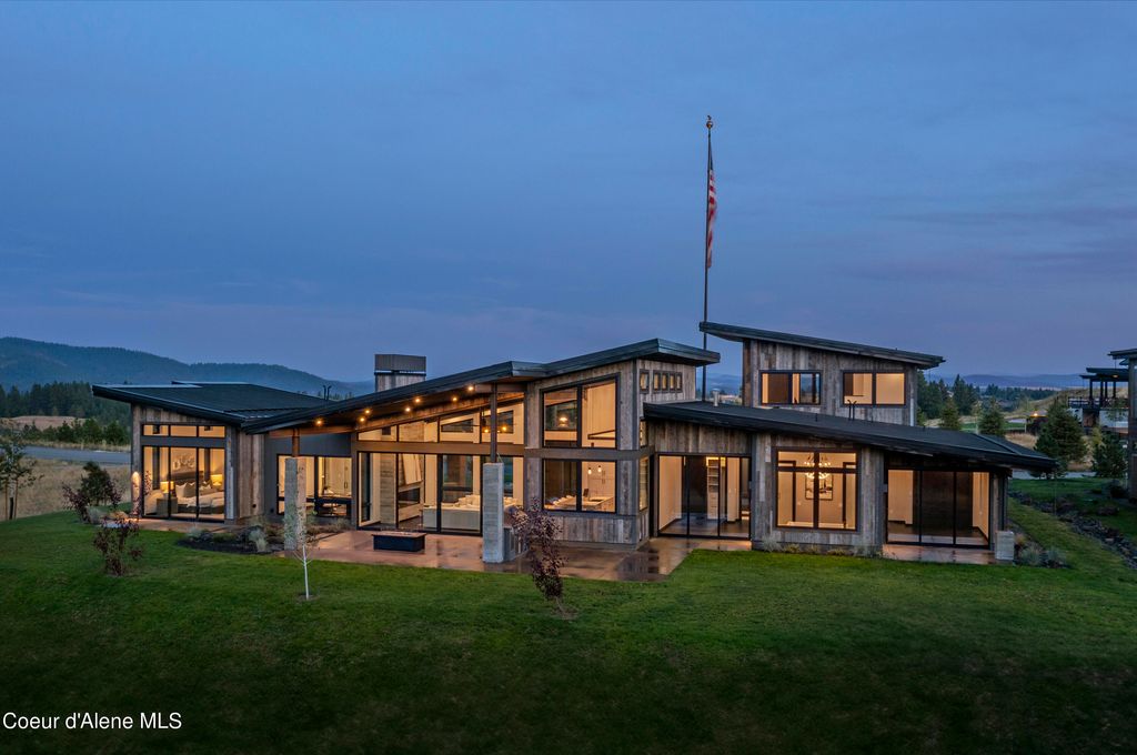 Photo of 15055 CHALK HILL Dr, Coeur dAlene, ID 83814 (MLS # 25-2680)