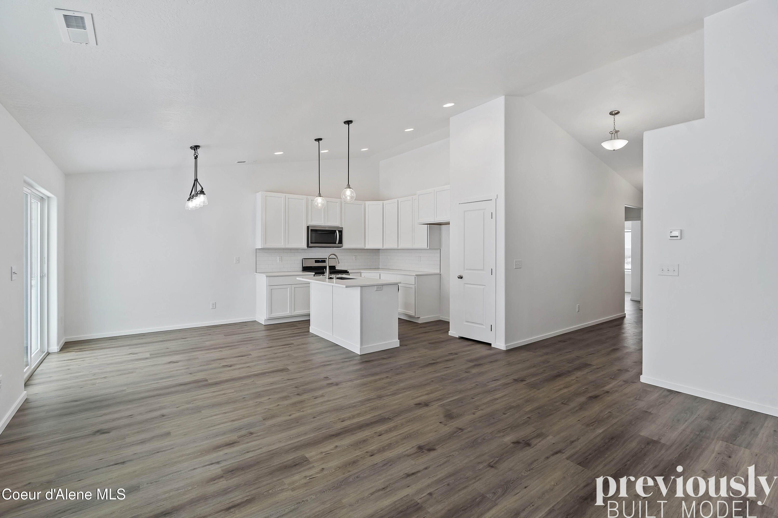 10140 Liverpool Loop, Hayden, Idaho image 3