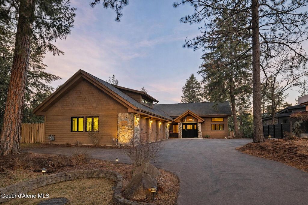 Photo of 10812 LAKEVIEW Dr, Hayden Lake, ID 83835 (MLS # 26-2718)