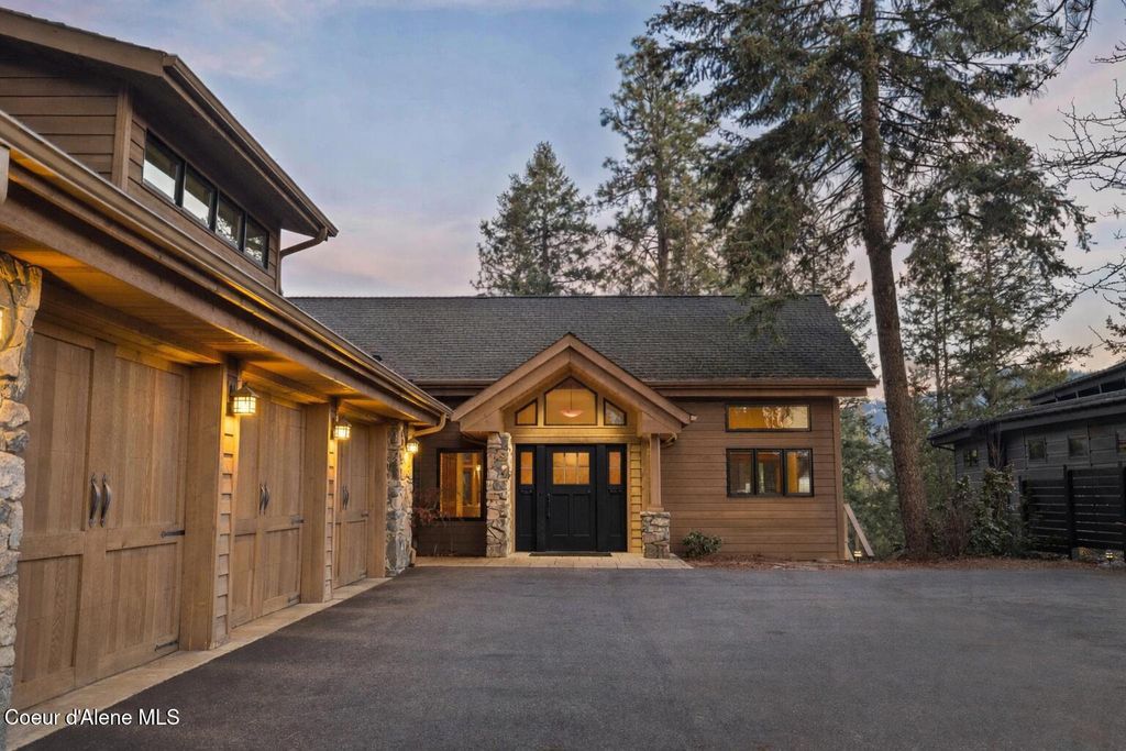 Photo of 10812 LAKEVIEW Dr, Hayden Lake, ID 83835 (MLS # 26-2718)