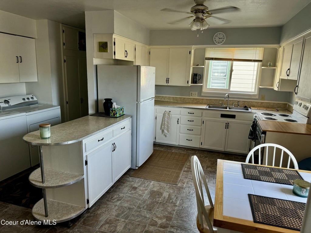 Photo of 423 Jackson Ave, Priest River, ID 83856 (MLS # 26-7033)