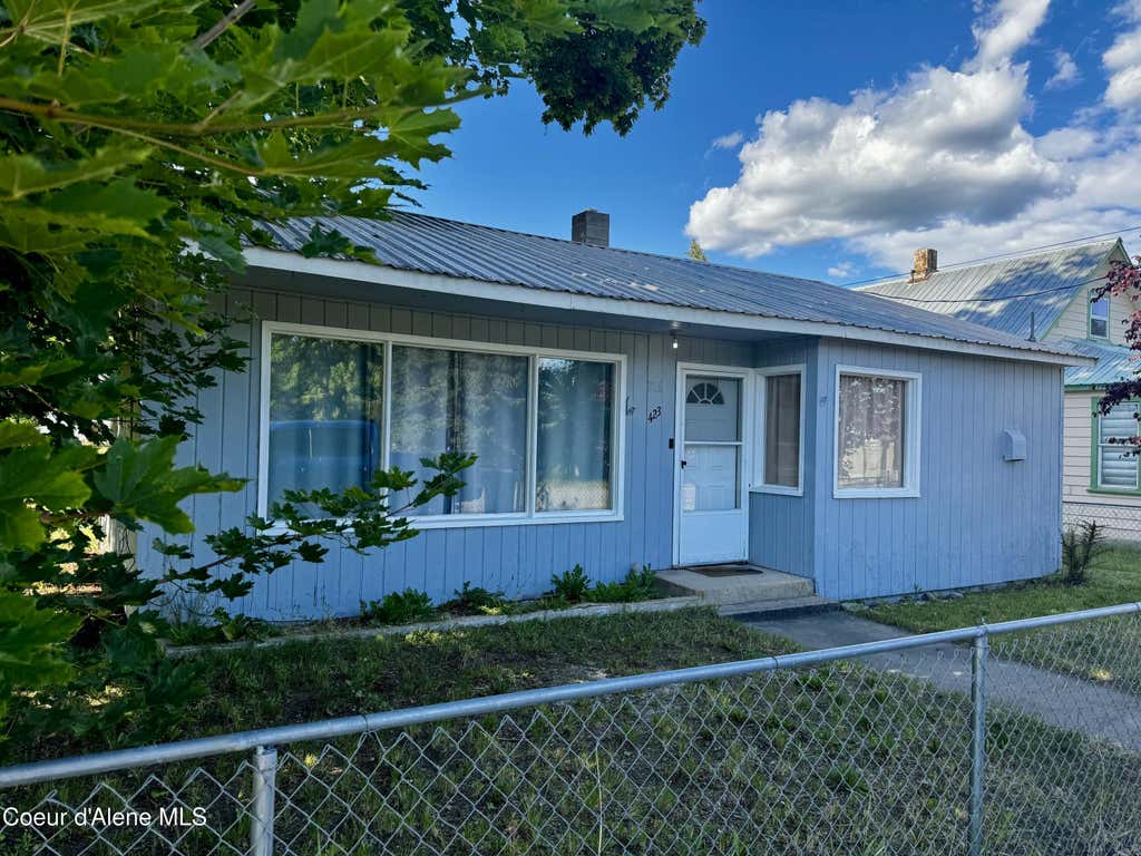Photo of 423 Jackson Ave, Priest River, ID 83856 (MLS # 26-7033)