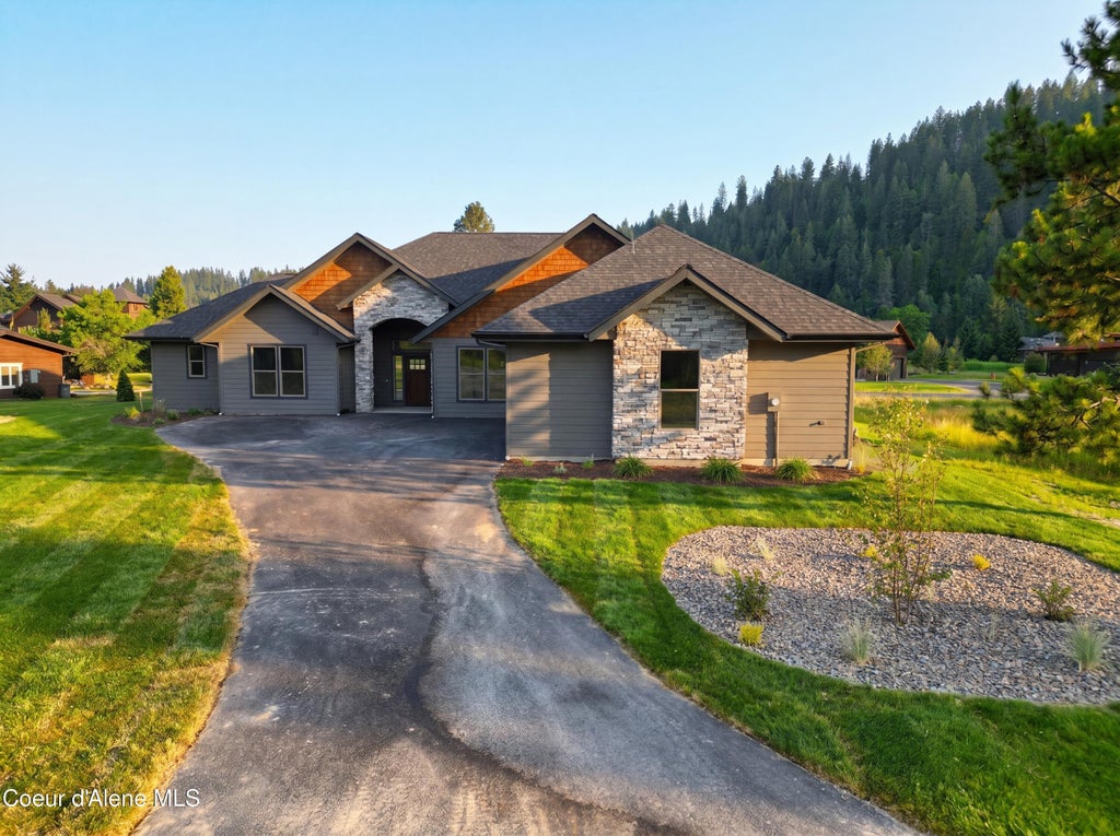 Photo of 86 Marie Victoria Ct, Sandpoint, ID 83864 (MLS # 26-5387)