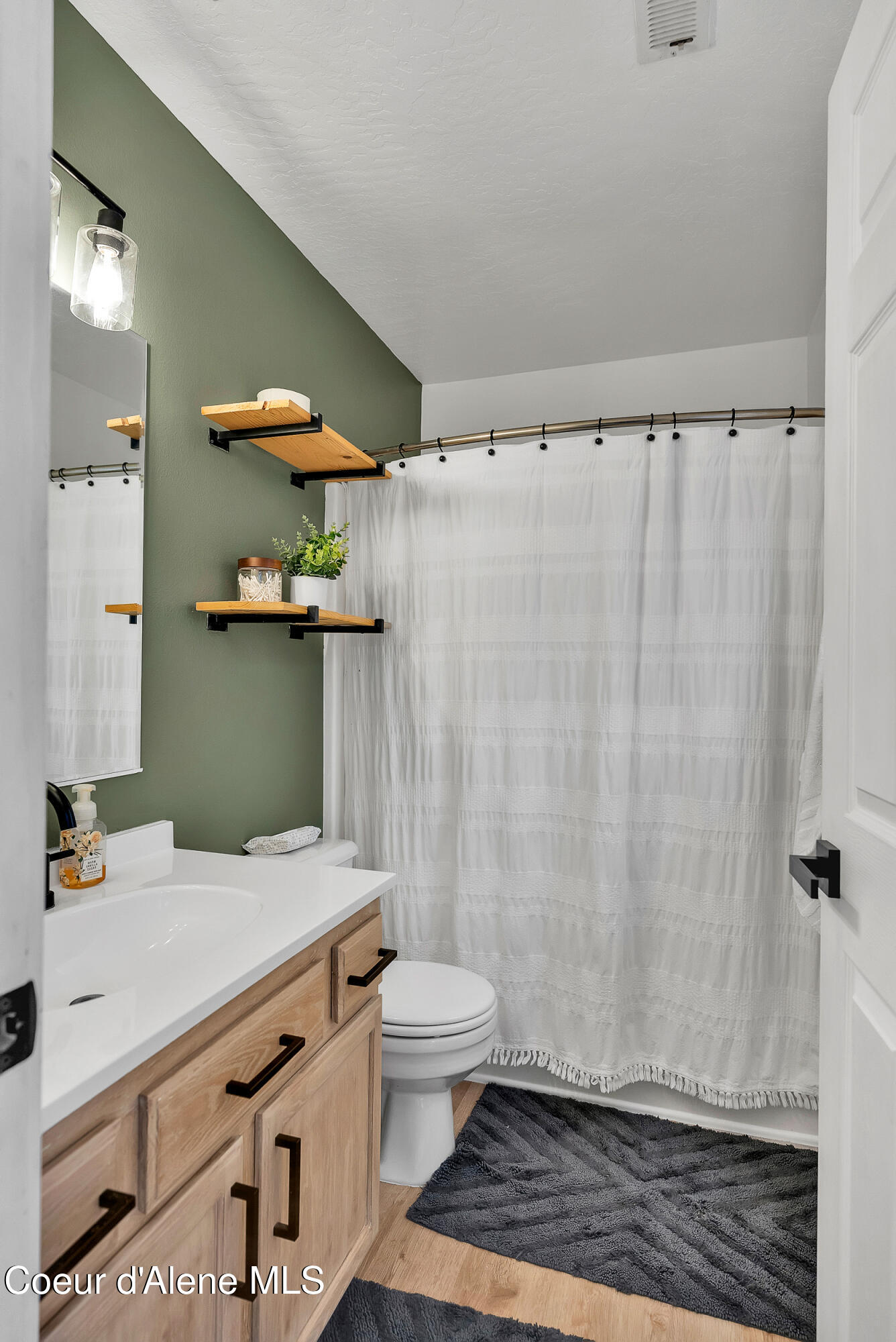 6586 W Santa Fe St, Rathdrum, Idaho image 23