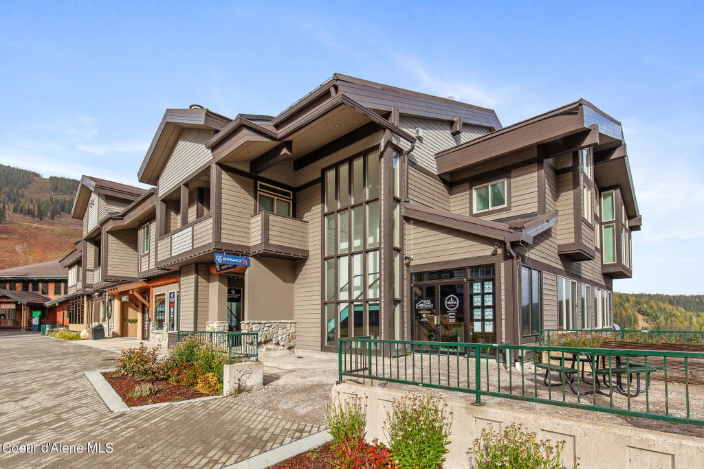 Photo of 166 Village LN # 307, Sandpoint, ID 83864 (MLS # 26-10135)