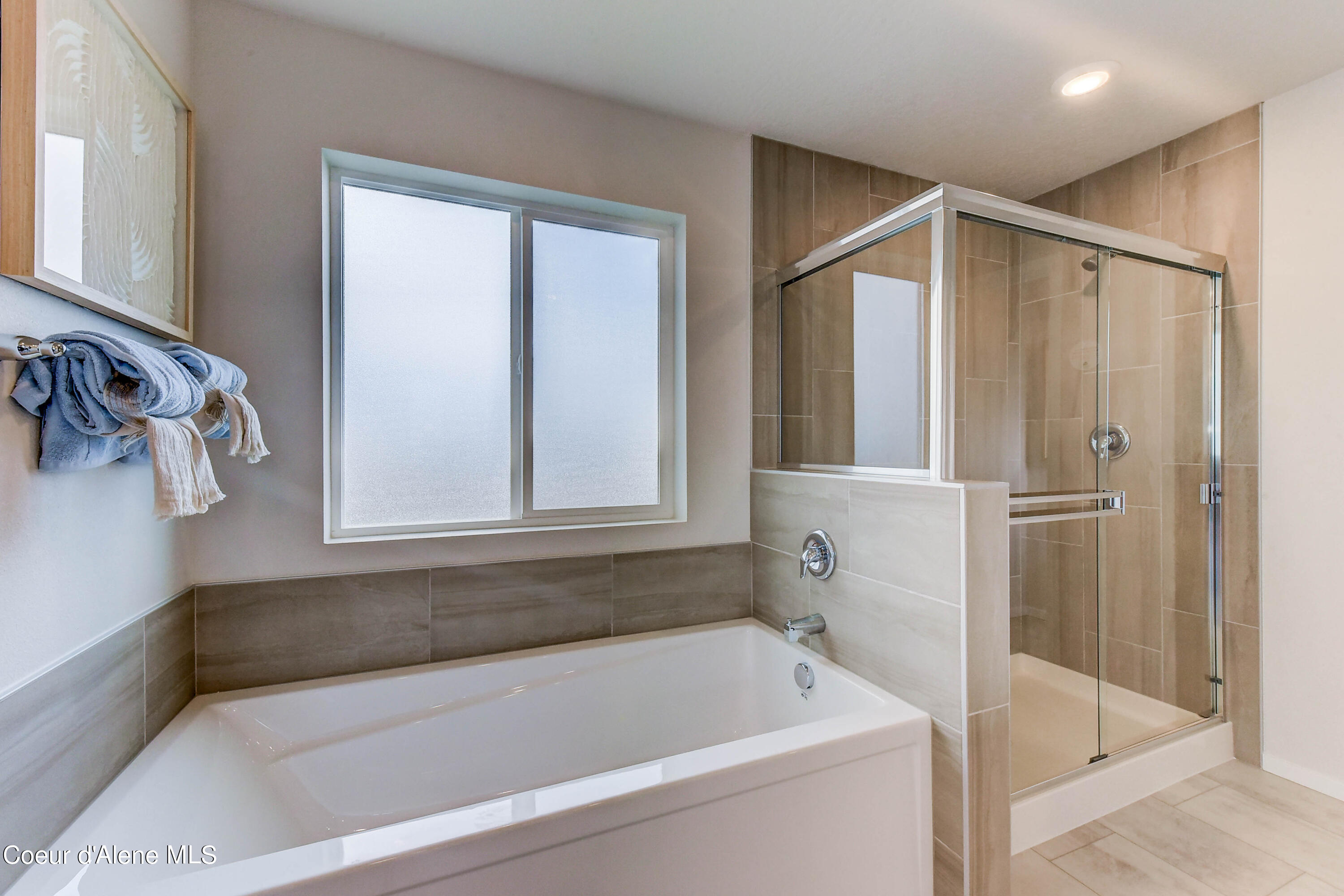 Hayden, Idaho 83835, United States, 4 Bedrooms Bedrooms, ,3 BathroomsBathrooms,Residential,Pending,52802