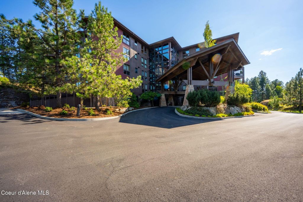 Photo of 1700 TOWER POINTE Pt #302, Coeur dAlene, ID 83814 (MLS # 25-8383)