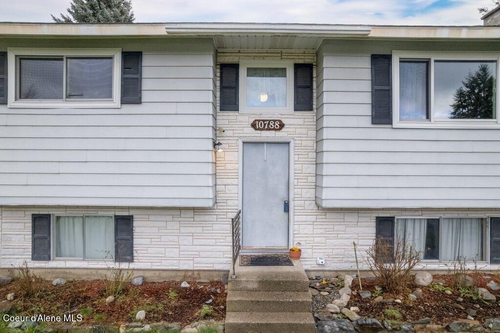 Photo of 10788 OAK St, Hayden, ID 83835 (MLS # 25-11655)