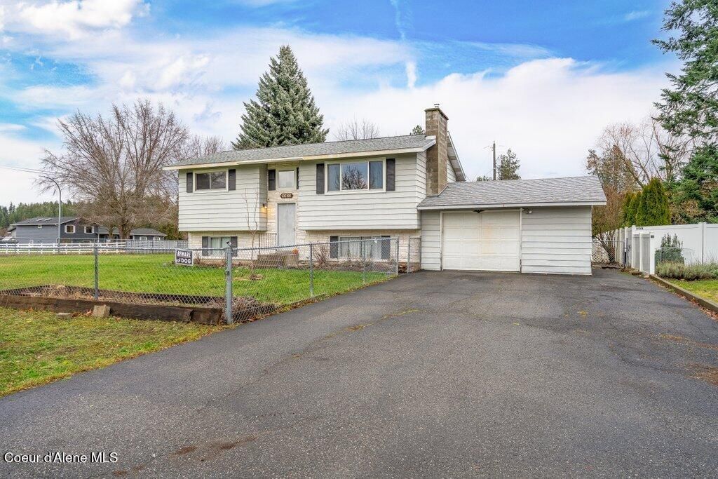 Photo of 10788 OAK St, Hayden, ID 83835 (MLS # 25-11655)