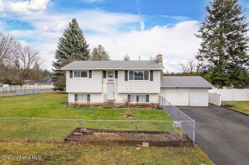 Photo of 10788 OAK St, Hayden, ID 83835 (MLS # 25-11655)